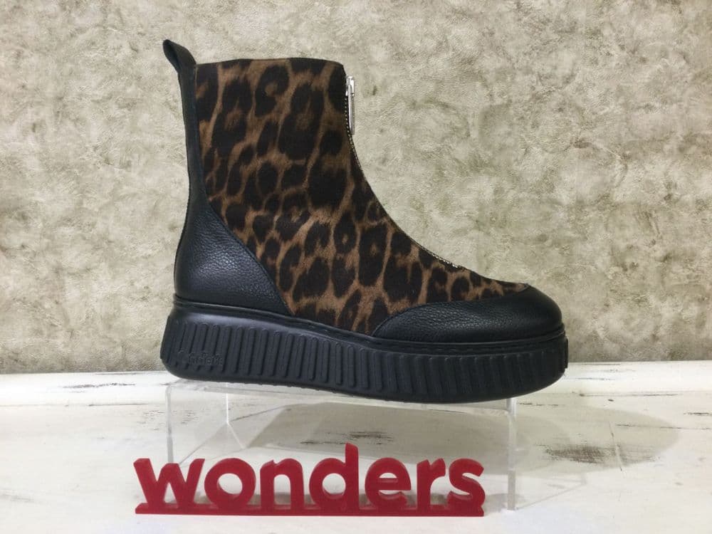 Wonders A5202 Leopard Zip Chunky Boot