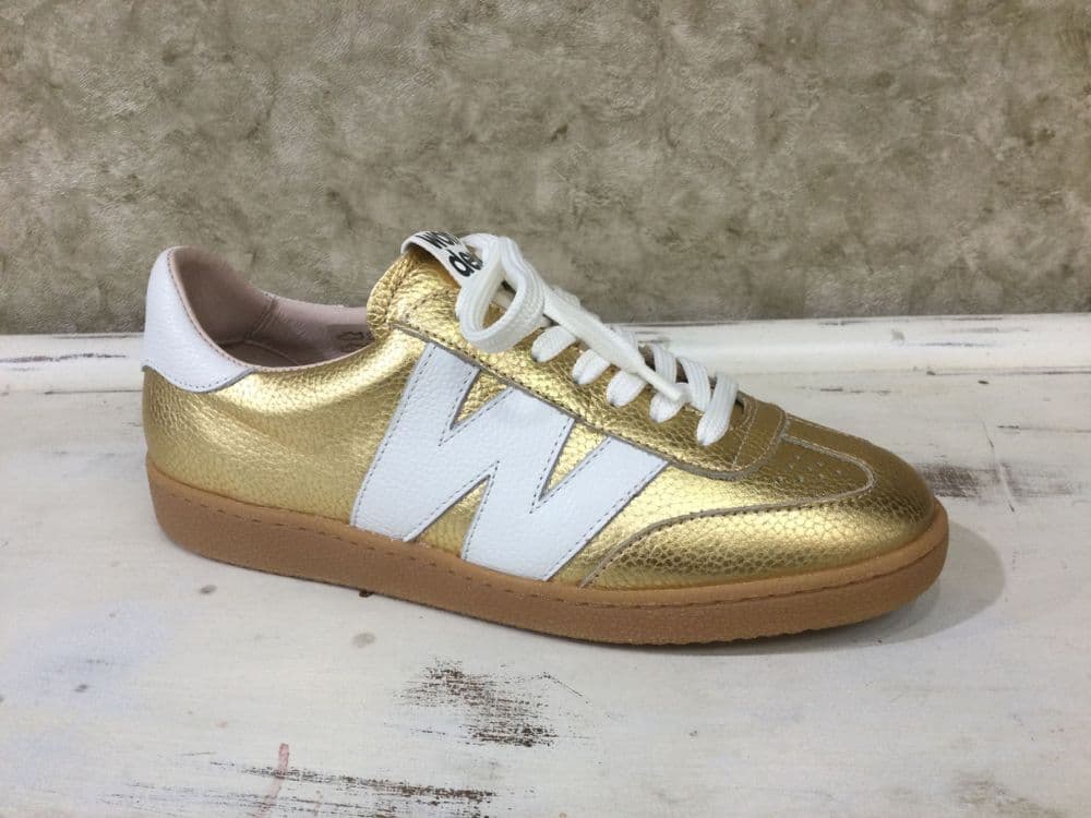 Wonders AP2001 Gold Flat Gum Soled Lace Up Trainer