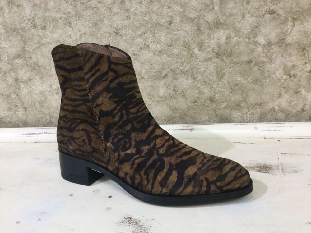 Wonders D-1801 Brown Zebra Print Low  Heeled Zip Up Ankle Boot