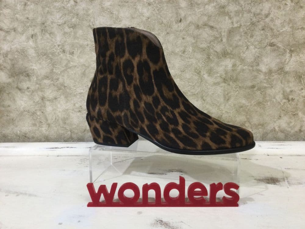 Wonders D2001 Leopard Ankle Boot with Inside Zip