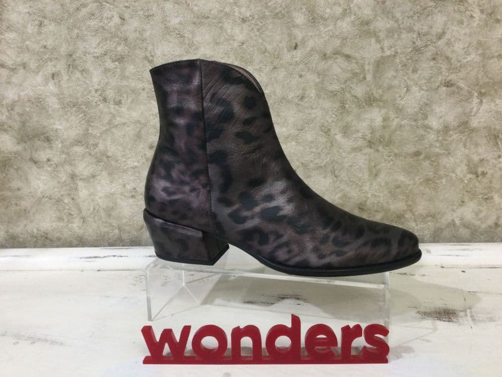 Wonders D2001 Metallic Brown Leopard Ankle Boot with Inside Zip