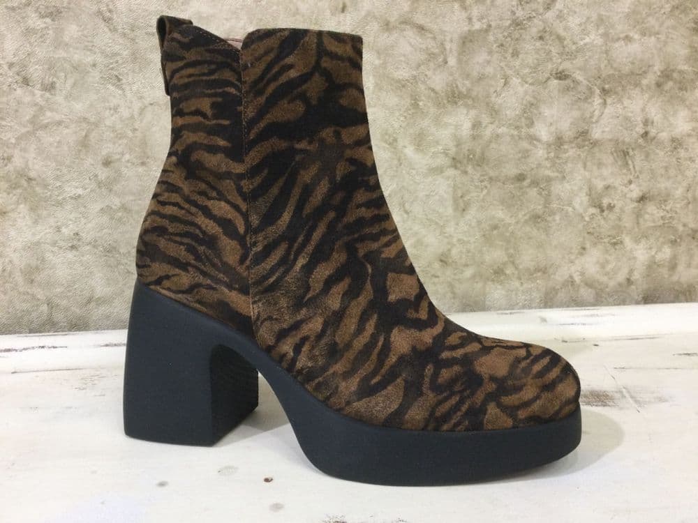 Wonders H-4981 Tan Zebra Skin Heeled Boot