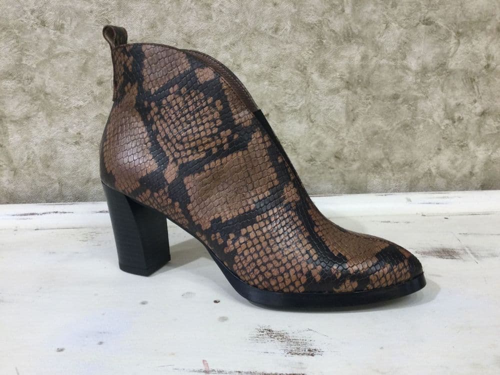 Wonders L-1112 Tan Snake Skin High Heel Boot
