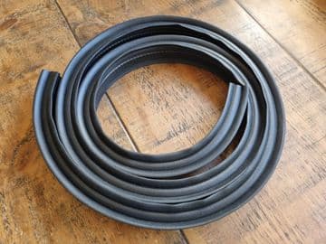 Seal Rubber Engine Bay Bonnet Bulk Head Middle