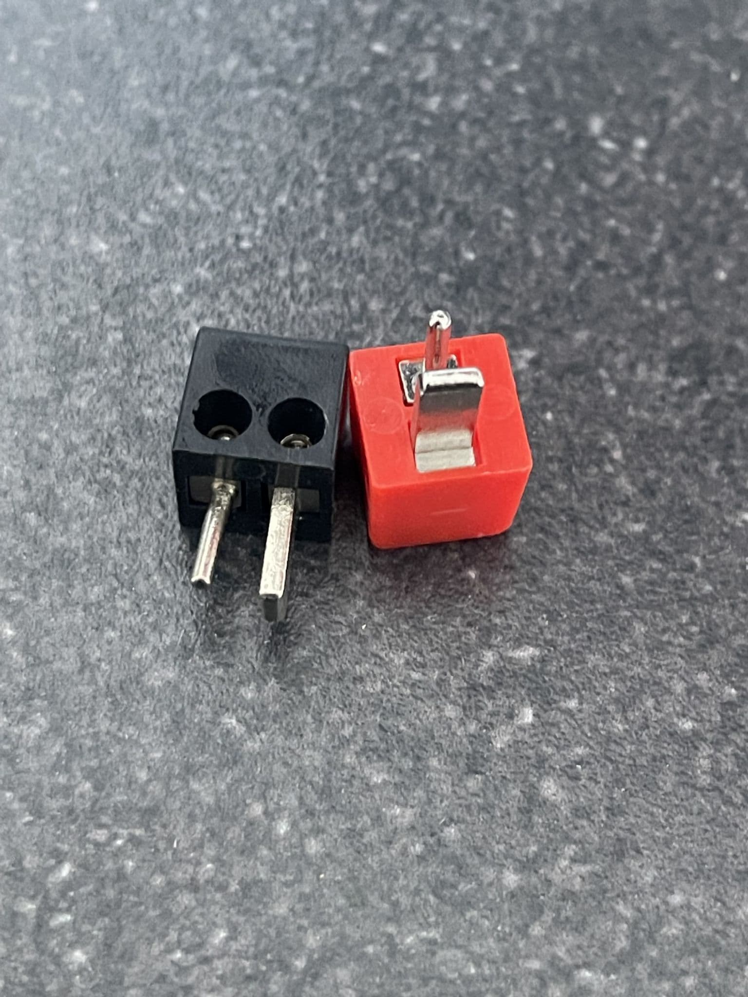 SPEAKER PLUG TWO PIN DIN PAIR