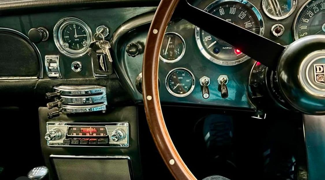 MOTOROLA 898 818 MODERNISED ASTON MARTIN RADIO