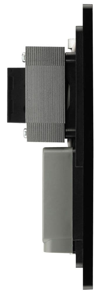 BG Electrical Evolve Rasiersteckdose – Doppelspannung 115/240V, Gebürstetes Messing, Schraubenlose Front