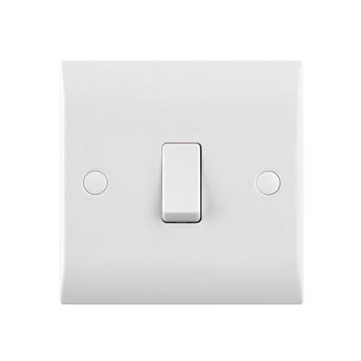 Saxby CE109 Curved Edge 10AX 1G Intermediate Switch