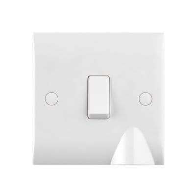 Saxby CE272 Curved Edge 20A 1G DP Switch With Flex Outlet