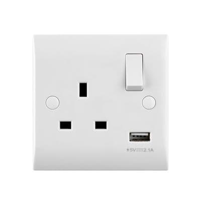 Saxby CE413 Curved Edge 13A 1G SP Switched Socket with 2.1V USB