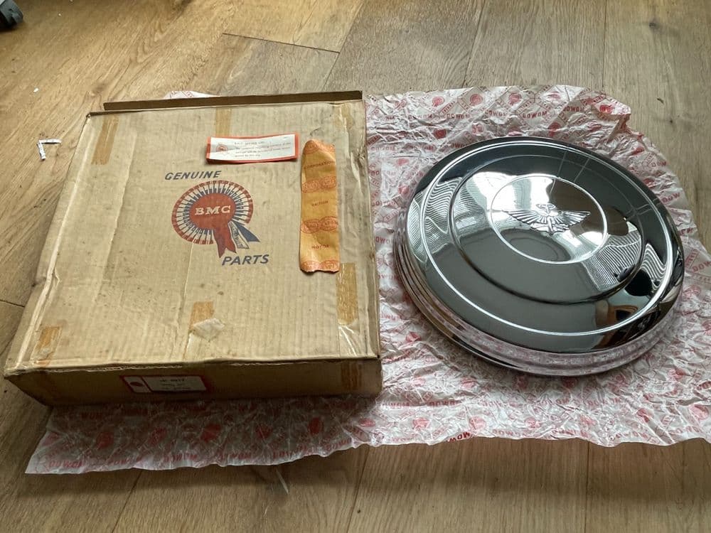 AUSTIN A110, A125, A120, A135, SHEERLINE,PRINCESS 4-LITRE NOS HUB CAP RARE FIND