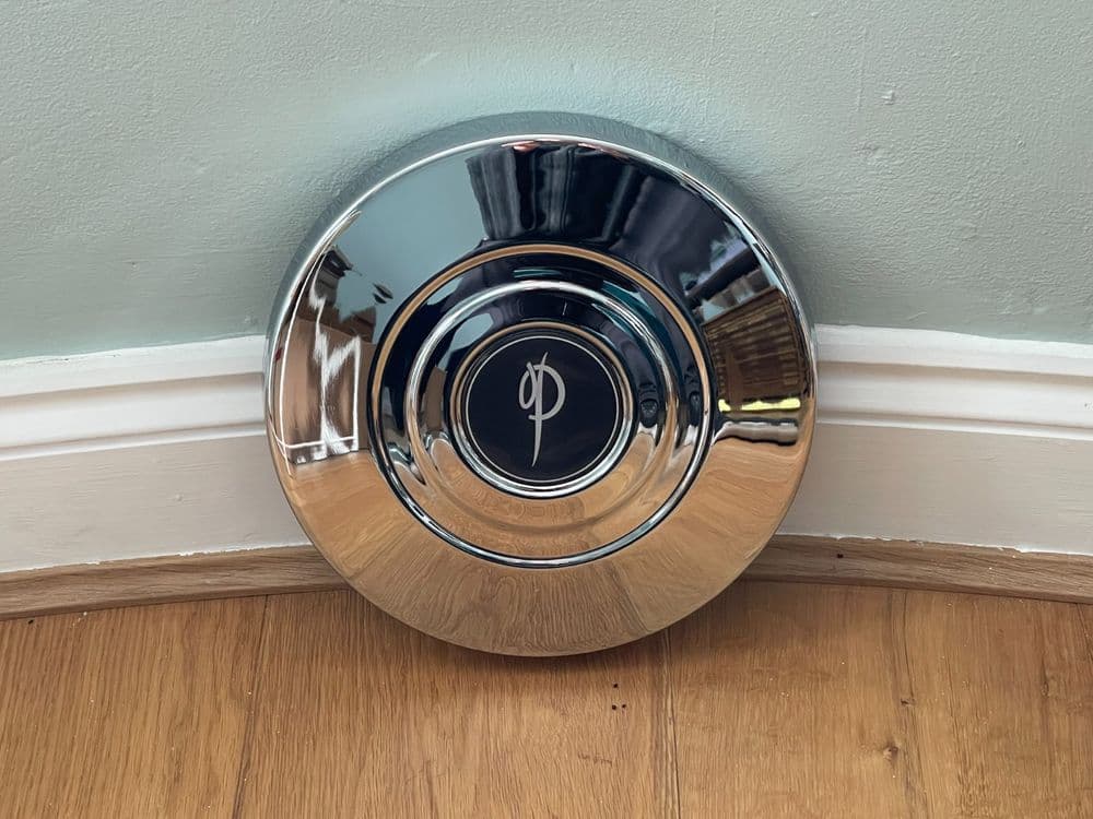 AUSTIN PRINCESS WEDGE BRAND NEW  HUB CAPS AND BADGES X 4 (FREE UK POST)