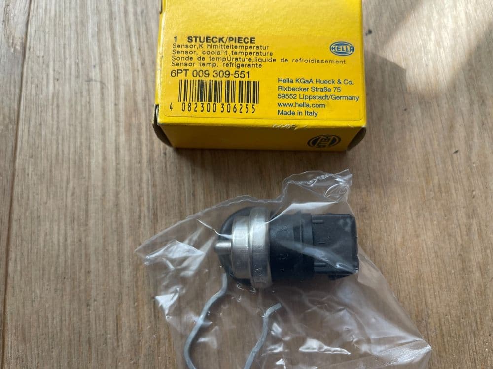 DACIA NISSAN OPEL RENAULT VOLVO VAUXHALL COOLANT SENSOR GENUINE HELLA BRAND NEW