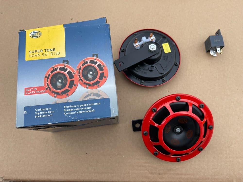 GENUINE HELLA SUPERTONE 12V RED GRILL DUAL/TWIN DISC HORNS 118DB HIGH/LOW TONE