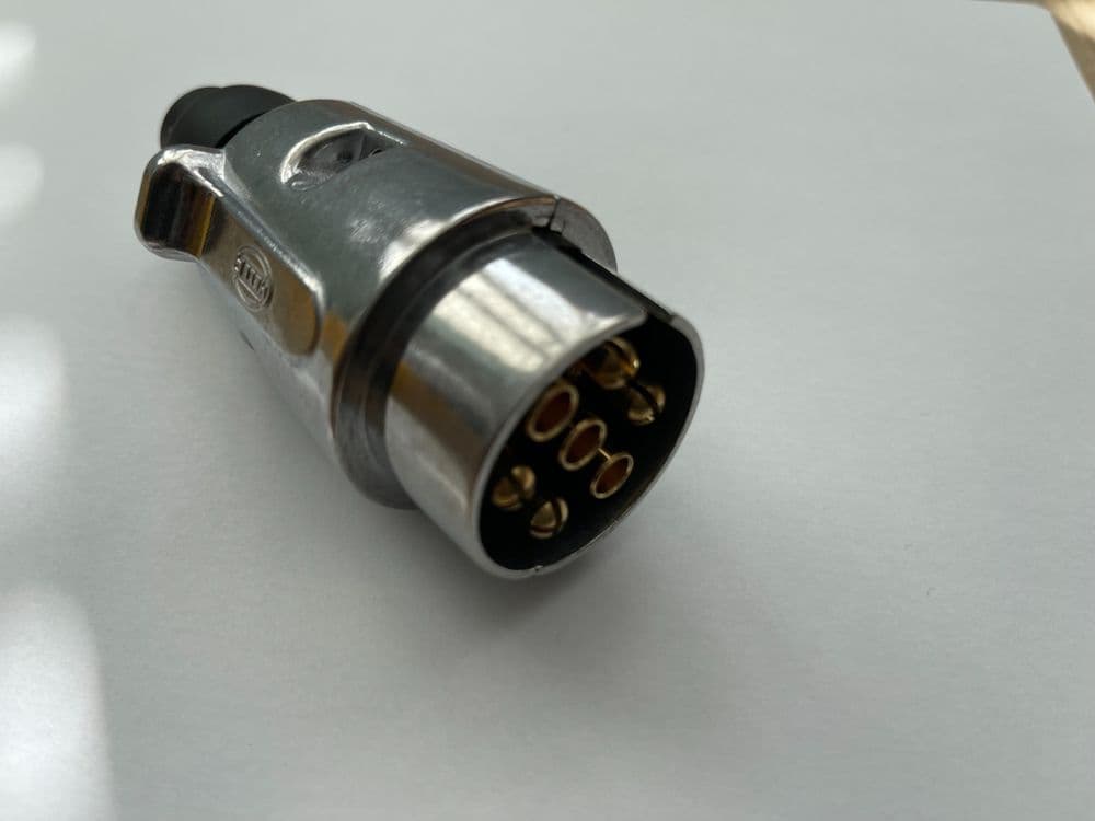 HEAVY DUTY 12N 7 PIN CARAVAN TRAILOR TOWING TOWBAR GENUINE HELLA METAL PLUG
