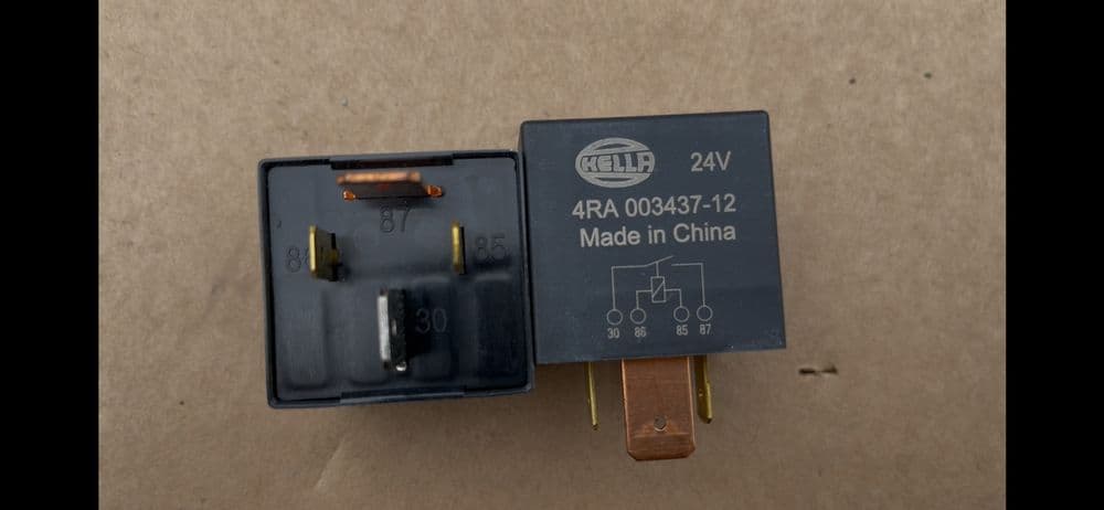 JOBLOT GENUINE HELLA X 90,  24 VOLT RELAY 60A   PART No: 4RA 003 437-127