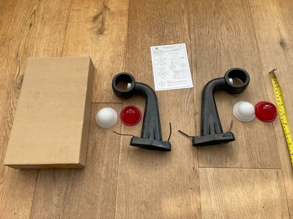 LORRY TRUCK COMMERCIAL TRAILER MARKERS LIGHT WHITE RED GENUINE HELLA RUBBER X 2