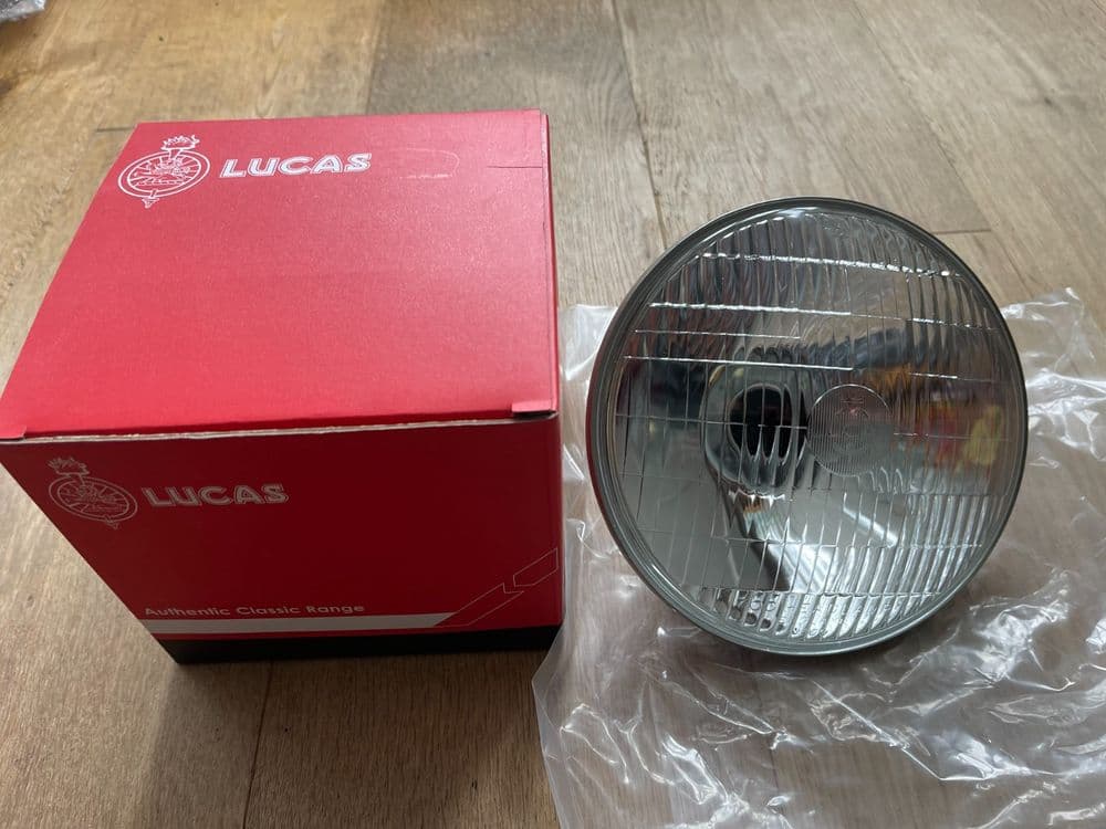 TRIUMPH SPITFIRE 1962-1963 BRAND NEW PAIR OF HEADLIGHTS PRE FOCUS GENUINE LUCAS