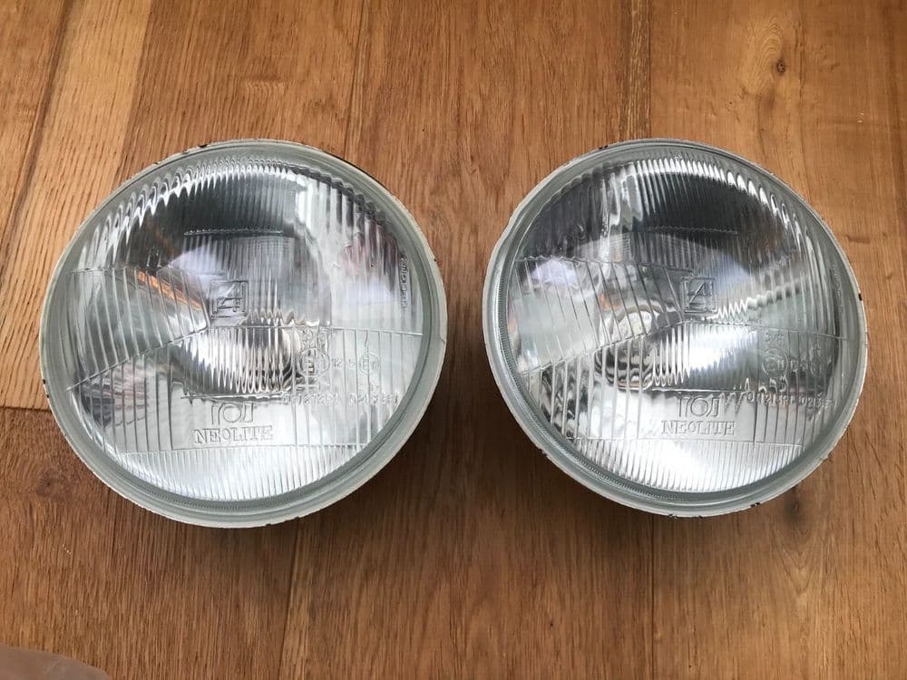 TRIUMPH TR5, BRAND NEW PAIR OF REPLACEMENT HEADLIGHTS NO PILOT