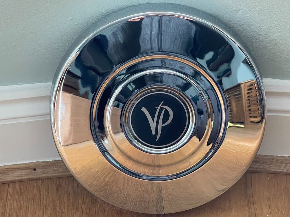 VANDEN PLAS PRINCESS 1500 / 1750 HUB CAPS AND BADGES X 4 (FREE UK POST)