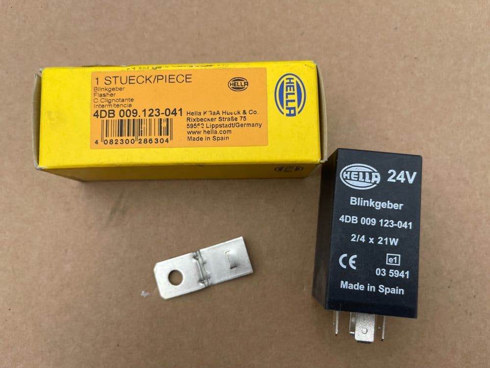 VOLVO 24 VOLT RELAY GENUINE HELLA 4DB 009 123-041