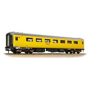 Bachmann 39-689 Network Rail ex-RFB Staff Coach, Yellow Livery