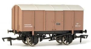 Dapol 4F-013-036 BR Gunpowder Van, No.B701059, Weathered