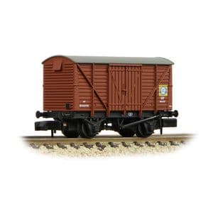 Graham Farish 373-705 BR 12T 'Blue Circle Cement' Vent Van, Planked Sides, Early Bauxite Livery