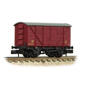 Graham Farish 373-740A BR 10T Meat Van, Crimson Livery