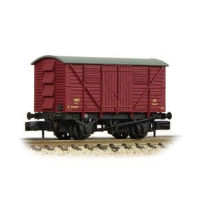 Graham Farish 373-740B BR 10T Meat Van, Crimson Livery