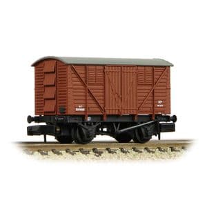 Graham Farish 373-741C BR 10T Meat Van, Early Bauxite Livery