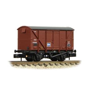Graham Farish 377-626B BR 12T Plywood Fruit Van, Late Bauxite, 