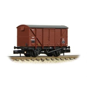 Graham Farish 377-626C BR 12T Plywood Fruit Van, Late Bauxite Livery