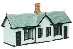 Scenecraft 44-1024W Transport Cottages, White & Black