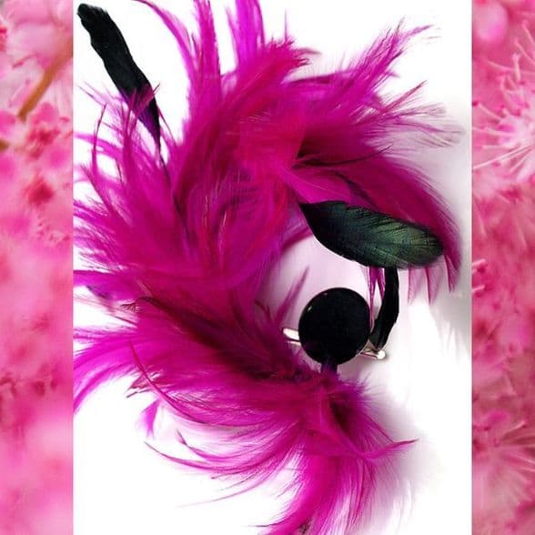 102A01 multi-purpose accessories  fuchsia feather hair clip & Brooch