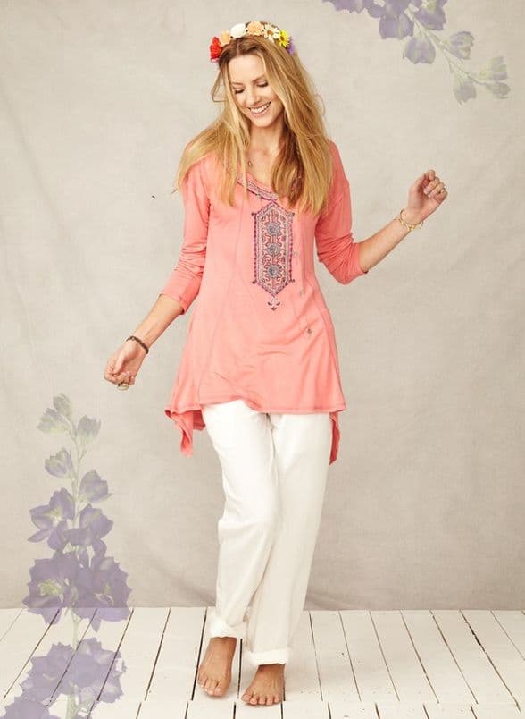 Braintree Bombora Tunic - Purple
Braintree knitwear 
quality affordable garments, always produced ethically and with sustainability in mind.
made from sustainable fibres such as hemp, bamboo & organic cotton. These fabrics are good for the environment and great to wear!
Chandra Coat WWJ1832