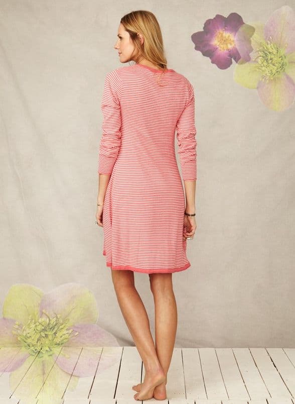 Braintree Petunia Stripe Cardi   - Coral
Braintree, Braintree clothes, Braintree fashion
An adjustable hemline allows you to create your own individual look. Loose organic cotton voile and a knotted front detail on the bust of this dress for a lovely feminine look.
Braintree knitwear  quality affordable garments, always produced ethically and with sustainability in mind.
made from sustainable fibres such as hemp, bamboo & organic cotton. These fabrics are good for the environment and great to wear!

Braintree Yarrow Tunic