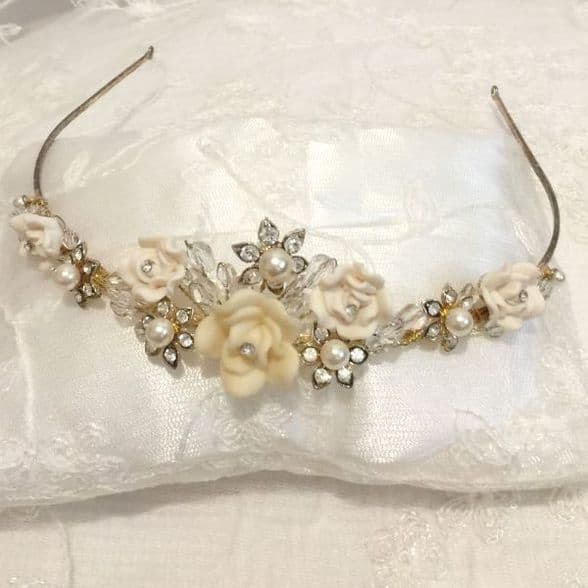 ConMiGo HT120020 bridal sequin, crystal and pearl with ceramic flower tiara