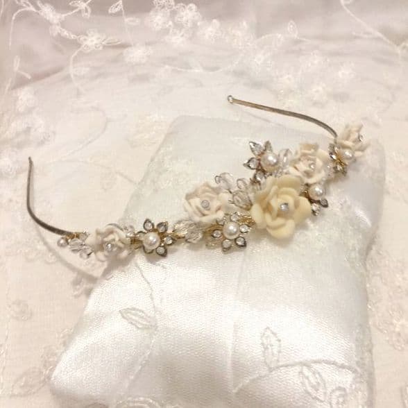 ConMiGo HT120020 bridal sequin, crystal and pearl with ceramic flower tiara