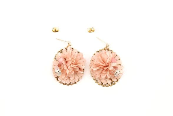 Unique pink and gold drop earrings for that special occasion. This exquisite designer jewellery arrives beautifully packaged in a pretty gift box worth more than £3