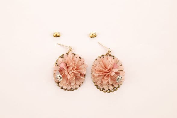 Unique pink and gold drop earrings for that special occasion. This exquisite designer jewellery arrives beautifully packaged in a pretty gift box worth more than £3