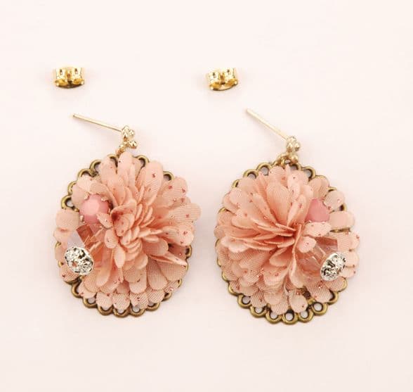 Unique pink and gold drop earrings for that special occasion. This exquisite designer jewellery arrives beautifully packaged in a pretty gift box worth more than £3