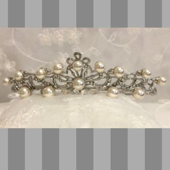 ConMiGo London HT120010 Elegant Sequin and Pearl tiara