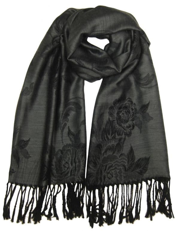 PIA ROSSSINI AZEALIA WRAP
pia rossini clothing
ALICE WRAP SILVER GREY
Luxurious Warm Knitted Wrap with Feminine Fluted Edge Detail