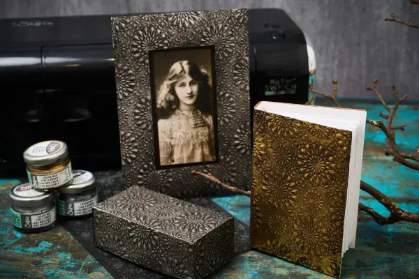 667001 Sizzix® 3-D Texture Fades Embossing Folder - Kaleidoscope Large/A5 by Tim Holtz