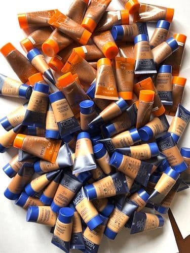 100 x Rimmel sample size foundation inc Lasting Radiance | 15ml tubes | 3 shades