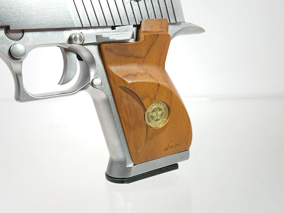 Backorder Kimpoi BioH Wood grip (Gold coin ver) for Marui DE