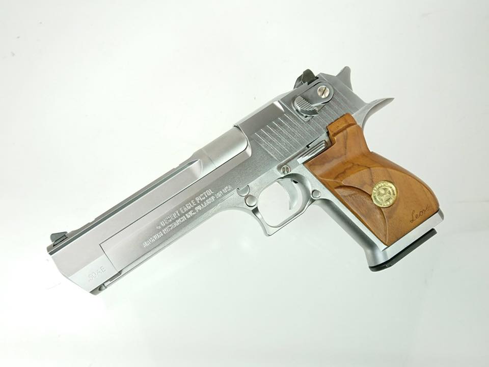 Backorder Kimpoi BioH Wood grip (Gold coin ver) for Marui DE
