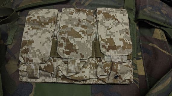 Toy soldier (AOR1 clone) Triple M4 dou mag pouch