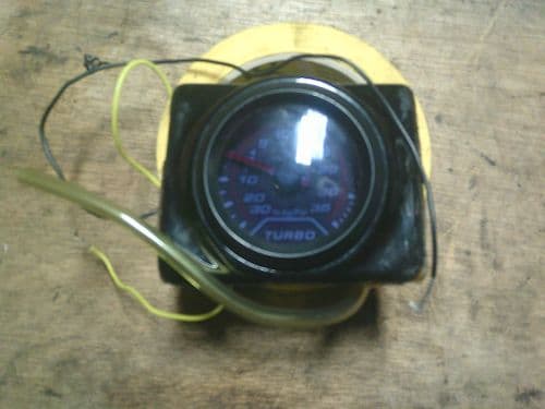 35PSI BOOST GAUGE & VENT HOLDER